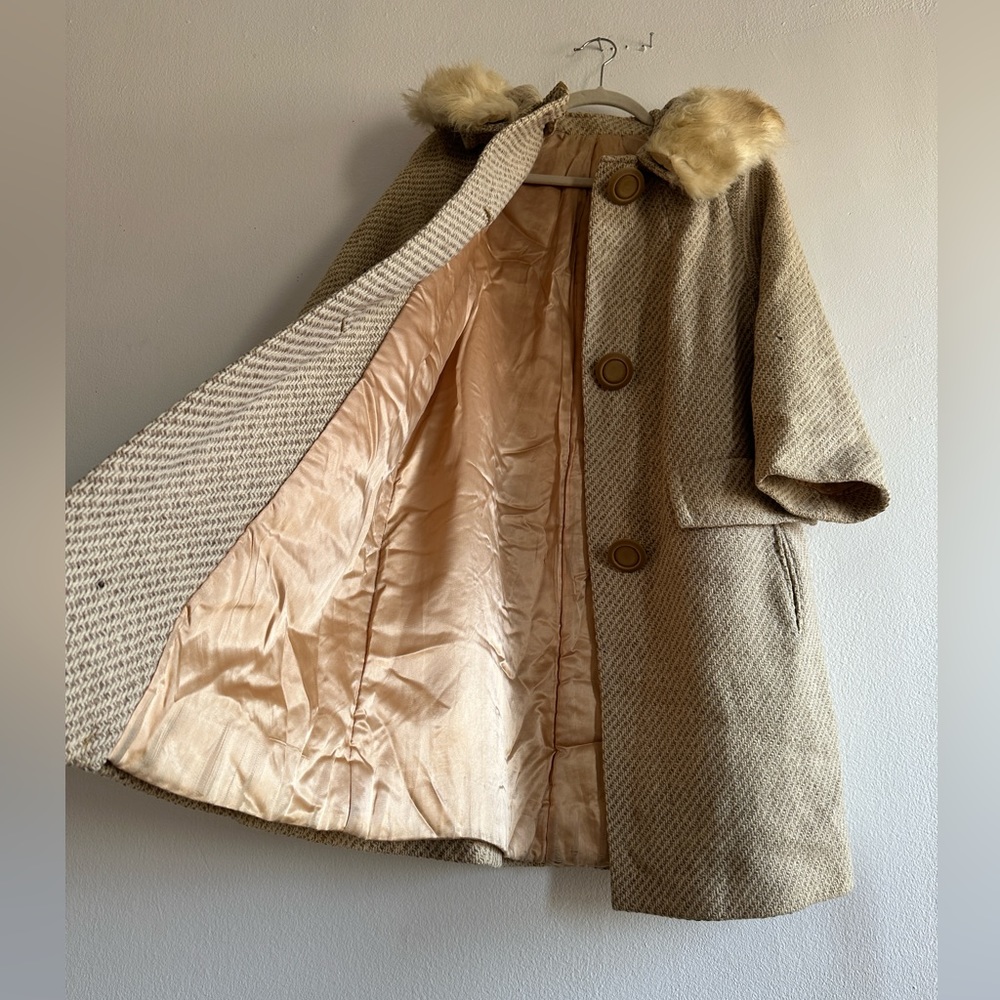Real fur collar vintage tan wool tweed coat with silk lining 1960s swing coat